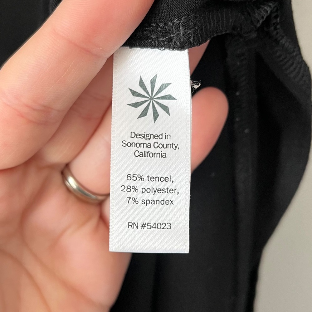 Athleta Side Split Tank Top Black Sleeveless Size Medium Round Neck Soft EUC - Picture 10 of 11